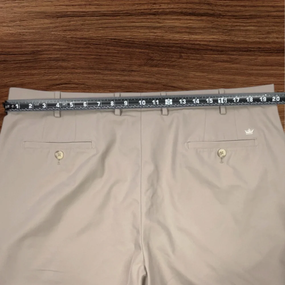 Peter Millar Crown Sport Men’s 9” Performance Shorts. Size 40